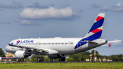 LATAM Airlines Brasil Airbus A320-214 (PR-MYK) at  Uberlândia - Tenente Coronel Aviador César Bombonato, Brazil