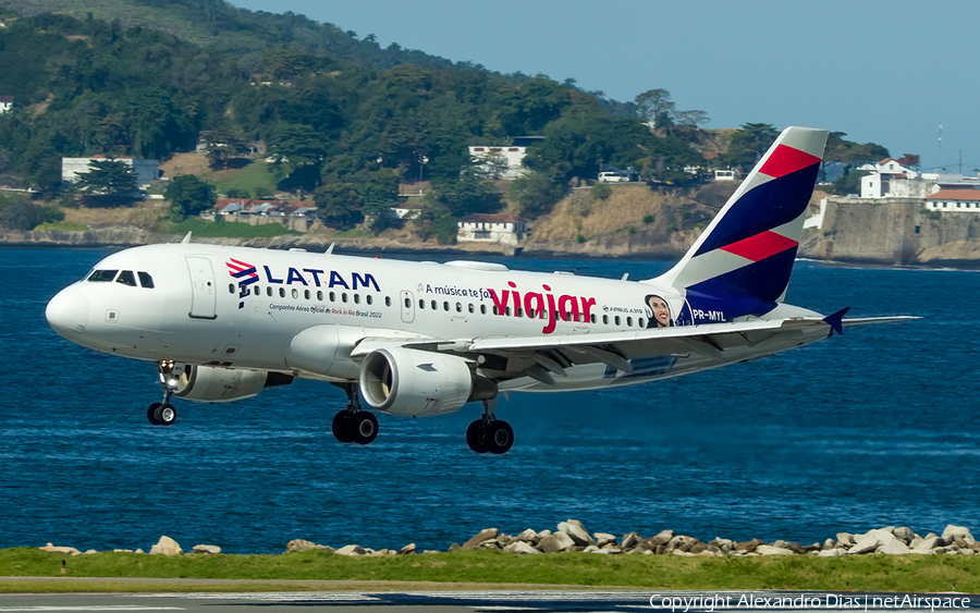 LATAM Airlines Brasil Airbus A319-112 (PR-MYL) | Photo 524173