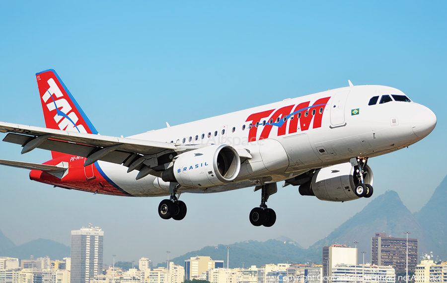 TAM Brazilian Airlines Airbus A319-112 (PR-MYL) | Photo 338425