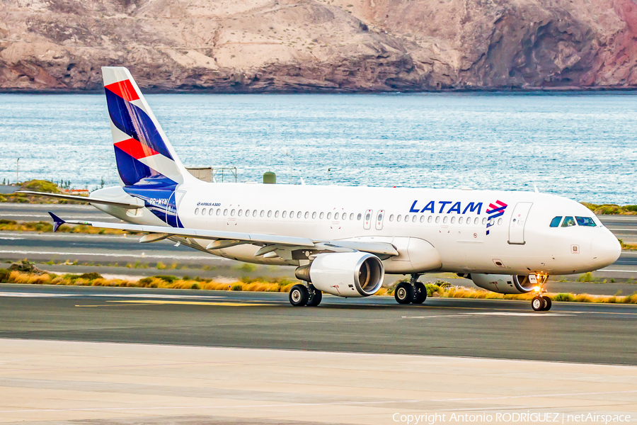 LATAM Airlines Brasil Airbus A320-214 (PR-MYN) | Photo 445418