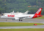 TAM Brazilian Airlines Airbus A320-214 (PR-MYT) at  Sao Paulo - Guarulhos - Andre Franco Montoro (Cumbica), Brazil