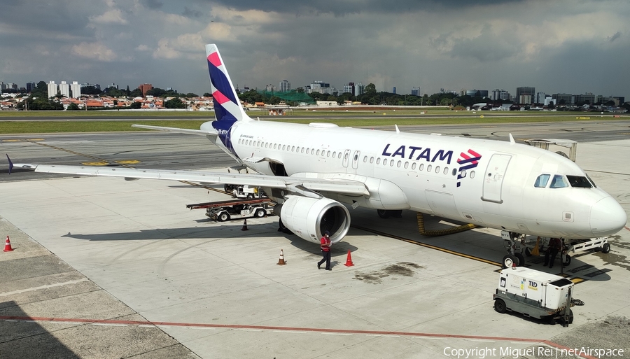 LATAM Airlines Brasil Airbus A320-214 (PR-MYV) | Photo 502641