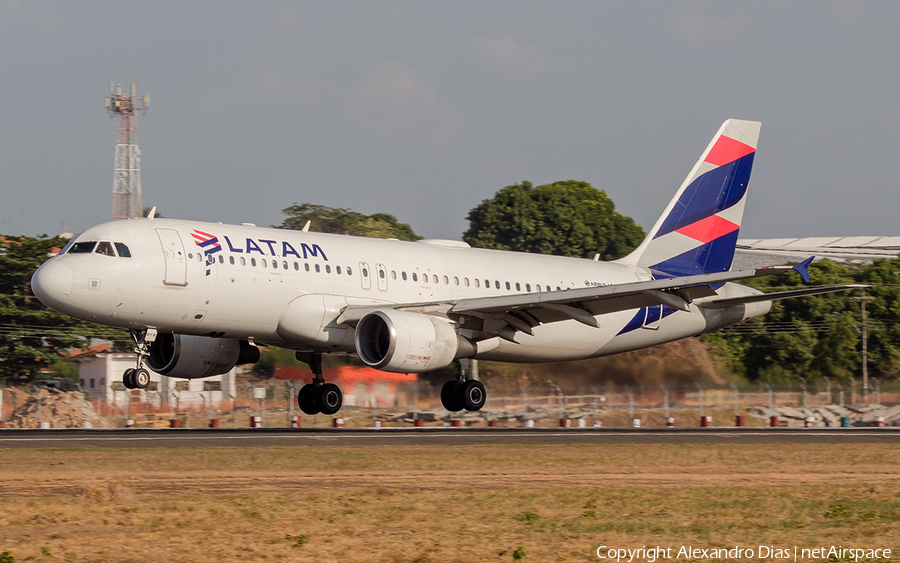 LATAM Airlines Brasil Airbus A320-214 (PR-MYW) | Photo 600253
