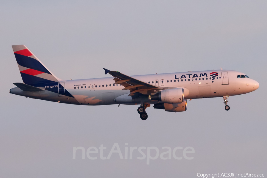 LATAM Airlines Brasil Airbus A320-214 (PR-MYW) | Photo 338267