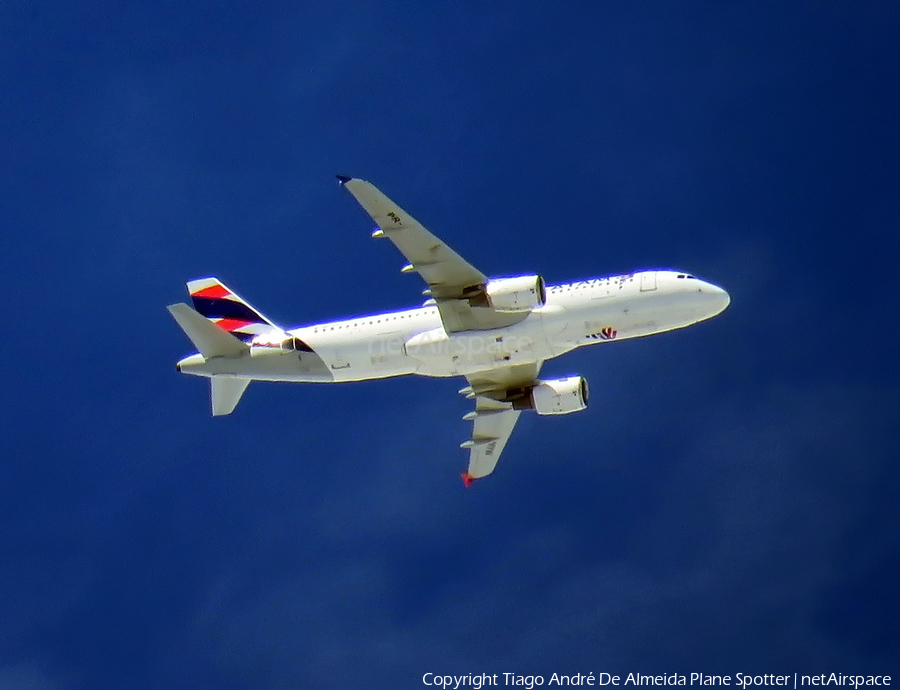 LATAM Airlines Brasil Airbus A320-214 (PR-MYW) | Photo 553718
