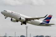 LATAM Airlines Brasil Airbus A320-214 (PR-MYX) at  Sao Paulo - Guarulhos - Andre Franco Montoro (Cumbica), Brazil