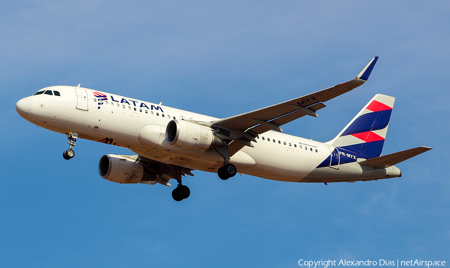 LATAM Airlines Brasil Airbus A320-214 (PR-MYX) | Photo 502584