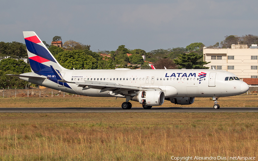 LATAM Airlines Brasil Airbus A320-214 (PR-MYZ) | Photo 595847