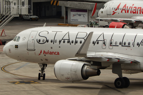 Avianca Brazil (Oceanair) Airbus A320-214 (PR-OCQ) at  Rio De Janeiro - Galeao - Antonio Carlos Jobim International, Brazil