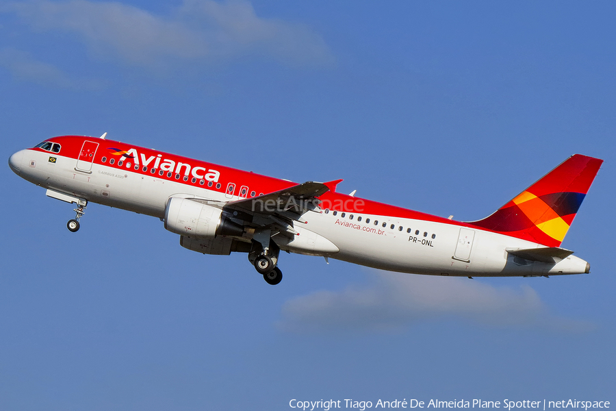 Avianca Brazil (Oceanair) Airbus A320-214 (PR-ONL) | Photo 389219