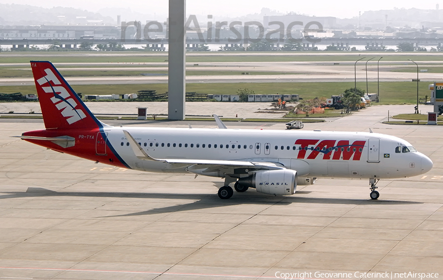 TAM Brazilian Airlines Airbus A320-214 (PR-TYA) | Photo 335967