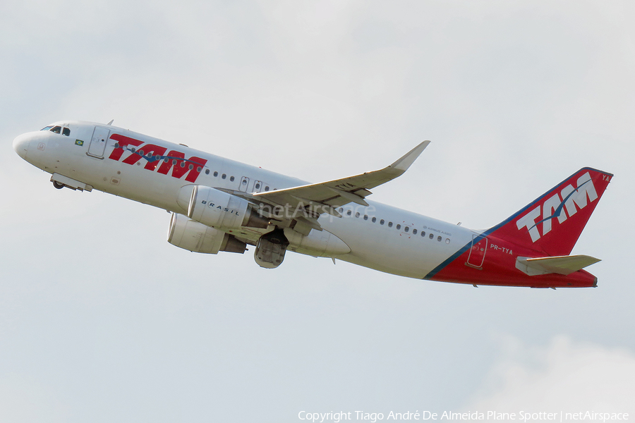 TAM Brazilian Airlines Airbus A320-214 (PR-TYA) | Photo 397836