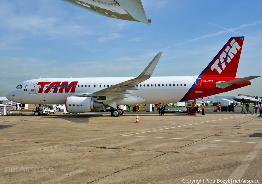 TAM Brazilian Airlines Airbus A320-214 (PR-TYA) | Photo 28456