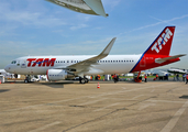 TAM Brazilian Airlines Airbus A320-214 (PR-TYA) at  Paris - Le Bourget, France