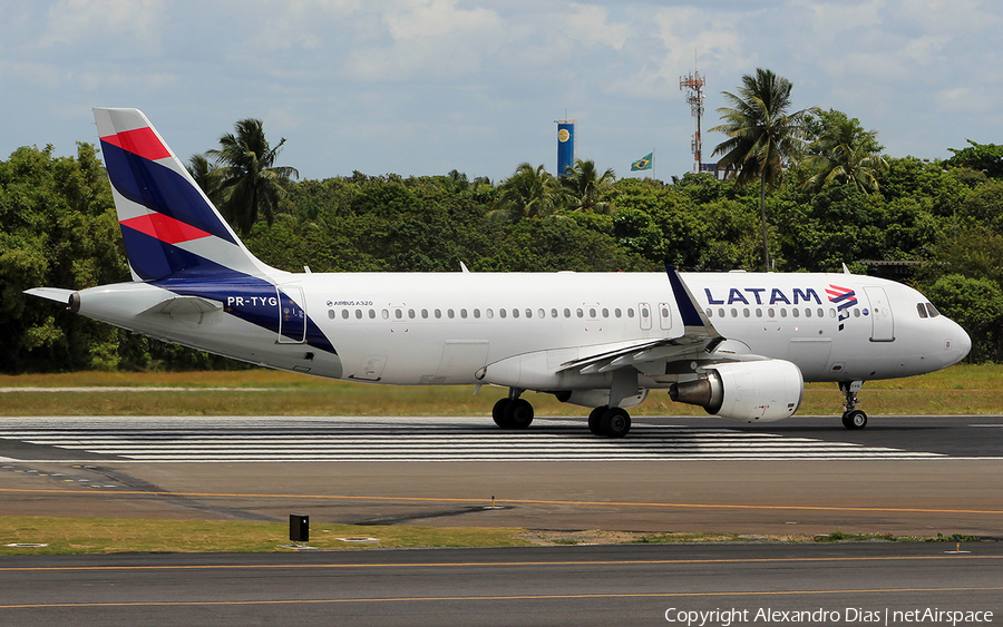 LATAM Airlines Brasil Airbus A320-214 (PR-TYG) | Photo 498281