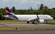 LATAM Airlines Brasil Airbus A320-214 (PR-TYG) at  Salvador - International (Deputado Luís Eduardo Magalhães), Brazil