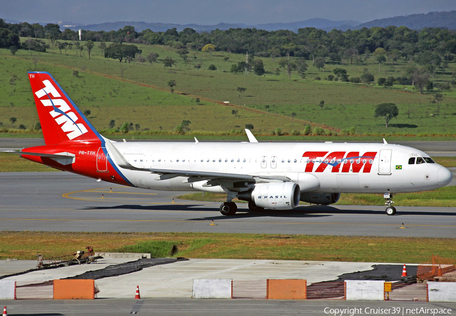 TAM Brazilian Airlines Airbus A320-214 (PR-TYH) | Photo 145352