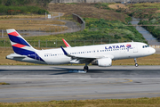 LATAM Airlines Brasil Airbus A320-214 (PR-TYL) at  Sao Paulo - Guarulhos - Andre Franco Montoro (Cumbica), Brazil