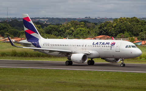 LATAM Airlines Brasil Airbus A320-214 (PR-TYL) at  Teresina - Senador Petrônio Portella, Brazil