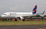 LATAM Airlines Brasil Airbus A320-214 (PR-TYM) at  Teresina - Senador Petrônio Portella, Brazil