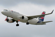 LATAM Airlines Brasil Airbus A320-214 (PR-TYP) at  Sao Paulo - Guarulhos - Andre Franco Montoro (Cumbica), Brazil