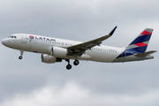 LATAM Airlines Brasil Airbus A320-214 (PR-TYQ) at  Sao Paulo - Guarulhos - Andre Franco Montoro (Cumbica), Brazil