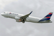 LATAM Airlines Brasil Airbus A320-214 (PR-TYV) at  Sao Paulo - Guarulhos - Andre Franco Montoro (Cumbica), Brazil