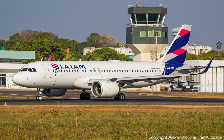 LATAM Airlines Brasil Airbus A320-273N (PR-XBF) | Photo 589354