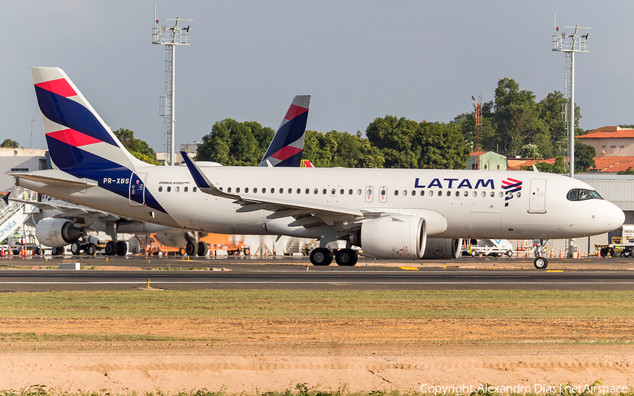 LATAM Airlines Brasil Airbus A320-271N (PR-XBS) | Photo 660792