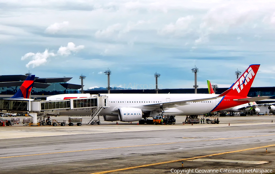 TAM Brazilian Airlines Airbus A350-941 (PR-XTA) | Photo 341541