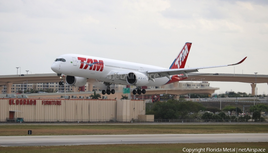 TAM Brazilian Airlines Airbus A350-941 (PR-XTB) | Photo 303709