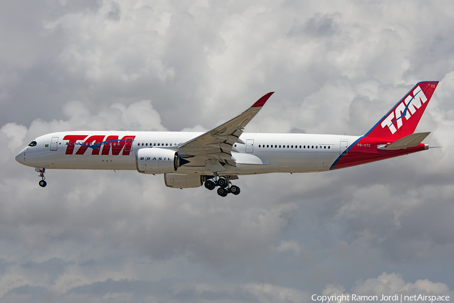 LATAM Airlines Brasil Airbus A350-941 (PR-XTC) | Photo 165439