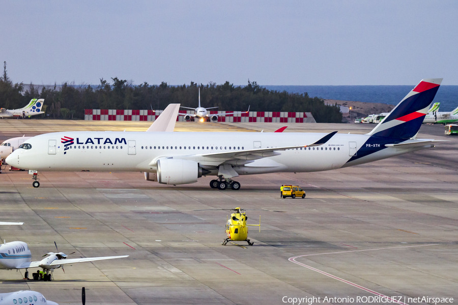 LATAM Airlines Brasil Airbus A350-941 (PR-XTH) | Photo 241277