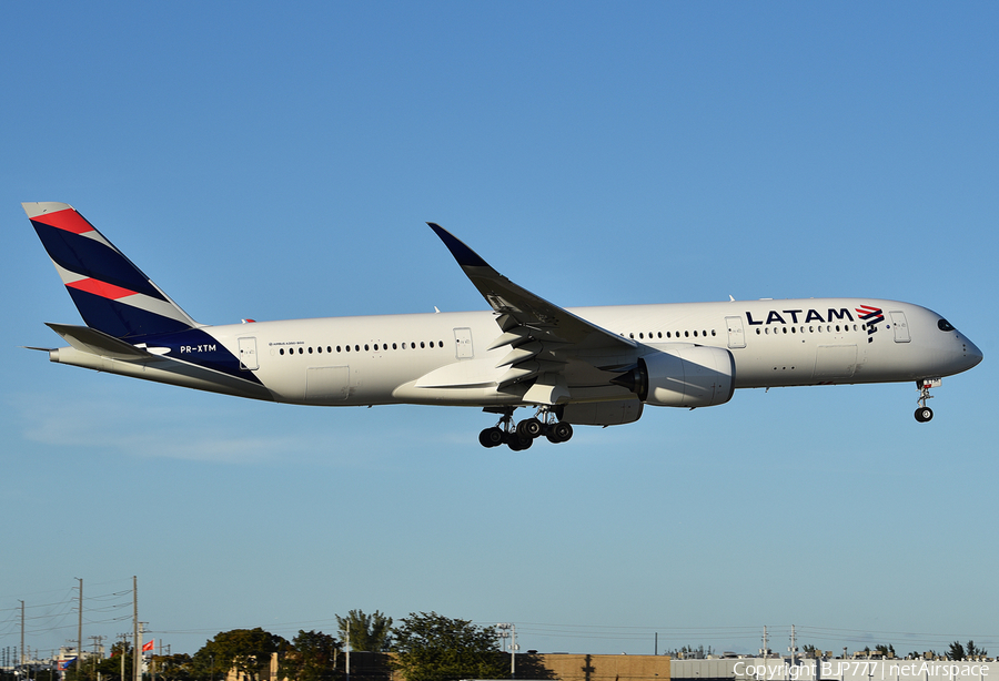 LATAM Airlines Brasil Airbus A350-941 (PR-XTM) | Photo 368504