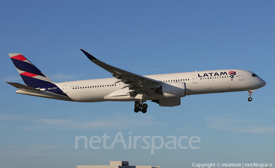 LATAM Airlines Brasil Airbus A350-941 (PR-XTM) | Photo 412189