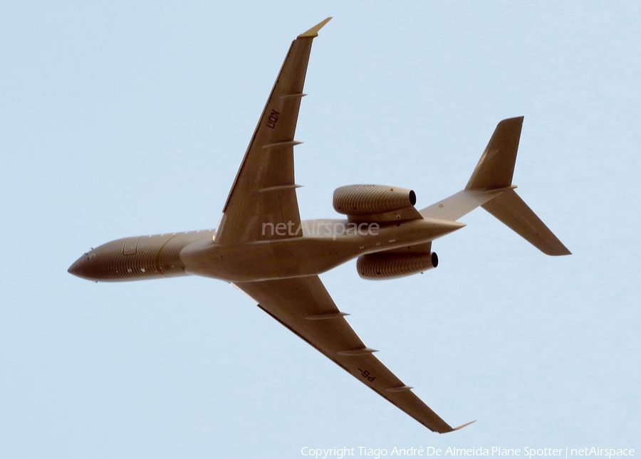 (Private) Bombardier BD-700-1A10 Global 6000 (PS-UQN) | Photo 402357