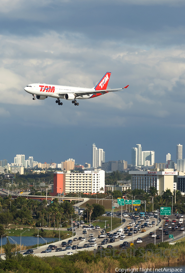 TAM Brazilian Airlines Airbus A330-200 (PT-***) | Photo 11687