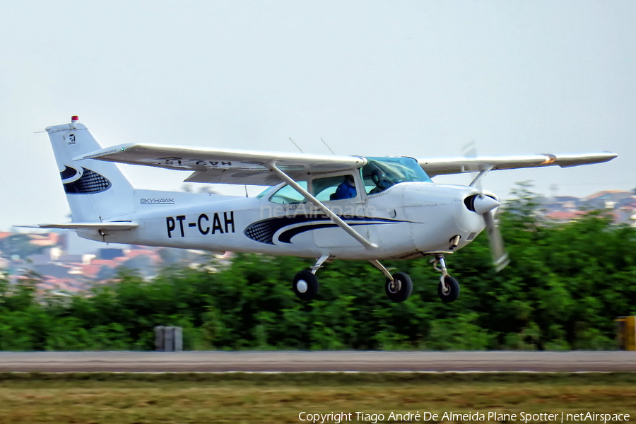Aeroclube de Rio Claro Cessna 172D Skyhawk (PT-CAH) | Photo 572066