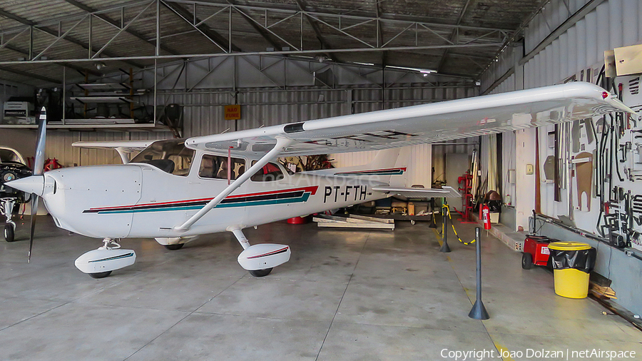 (Private) Cessna 172R Skyhawk II (PT-FTH) | Photo 354012