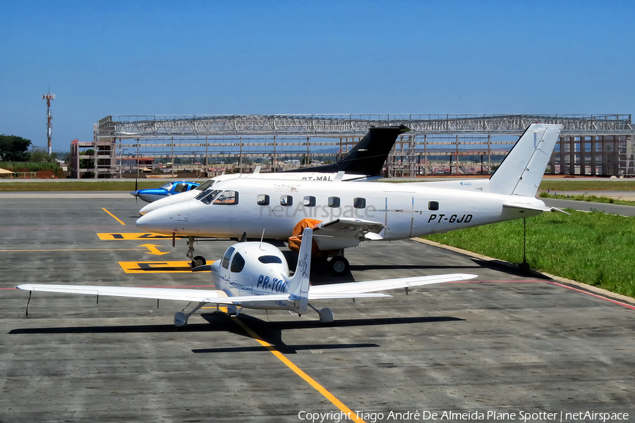 NHR Táxi Aéreo Embraer EMB-110E Bandeirante (PT-GJD) | Photo 505513