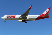 TAM Brazilian Airlines Boeing 767-316(ER) (PT-MOA) at  Barcelona - El Prat, Spain