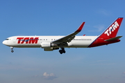 TAM Brazilian Airlines Boeing 767-316(ER) (PT-MOB) at  Barcelona - El Prat, Spain