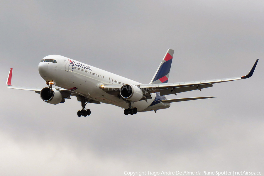 LATAM Airlines Brasil Boeing 767-316(ER) (PT-MOD) | Photo 366514