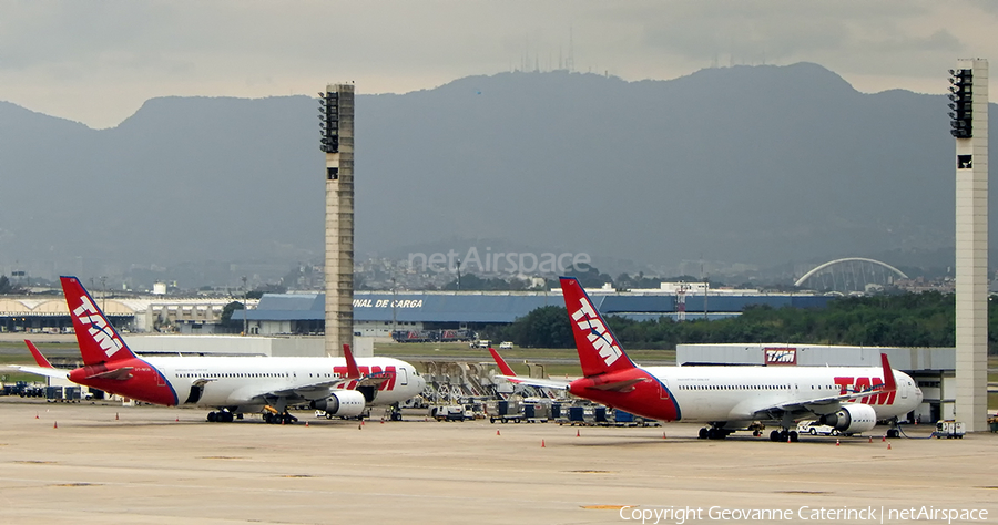 TAM Brazilian Airlines Boeing 767-316(ER) (PT-MOF) | Photo 335580