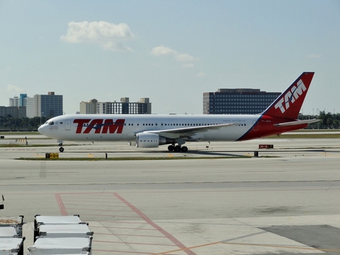 TAM Brazilian Airlines Boeing 767-33A(ER) (PT-MSQ) at  Miami - International, United States