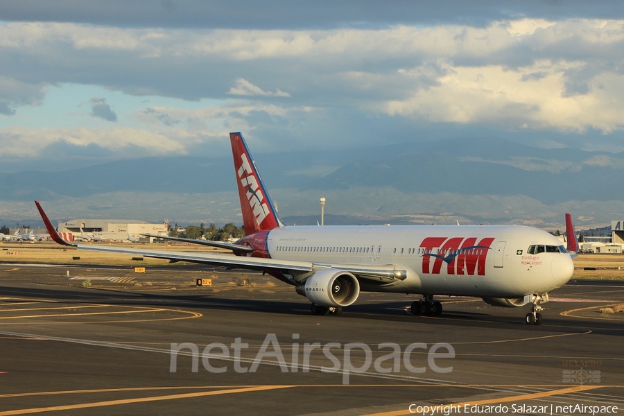 LATAM Airlines Brasil Boeing 767-316(ER) (PT-MSS) | Photo 205596