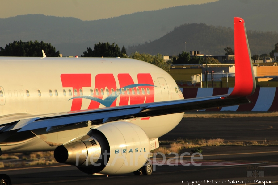 LATAM Airlines Brasil Boeing 767-316(ER) (PT-MSS) | Photo 206078