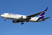 LATAM Airlines Brasil Boeing 767-316(ER) (PT-MSY) at  Barcelona - El Prat, Spain