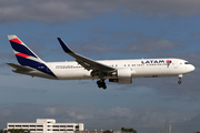 LATAM Airlines Brasil Boeing 767-316(ER) (PT-MSY) at  Miami - International, United States