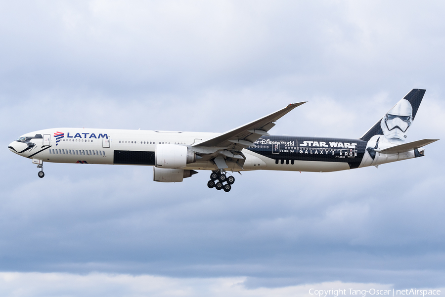 LATAM Airlines Brasil Boeing 777-32W(ER) (PT-MUA) | Photo 499513